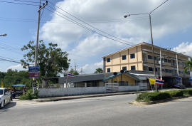 ราคาพิเศษ!!!ที่ดินพร้อมบ้านเดี่ยวติดถนนสี่เลนใกล้หาดชะอำ6นาที 